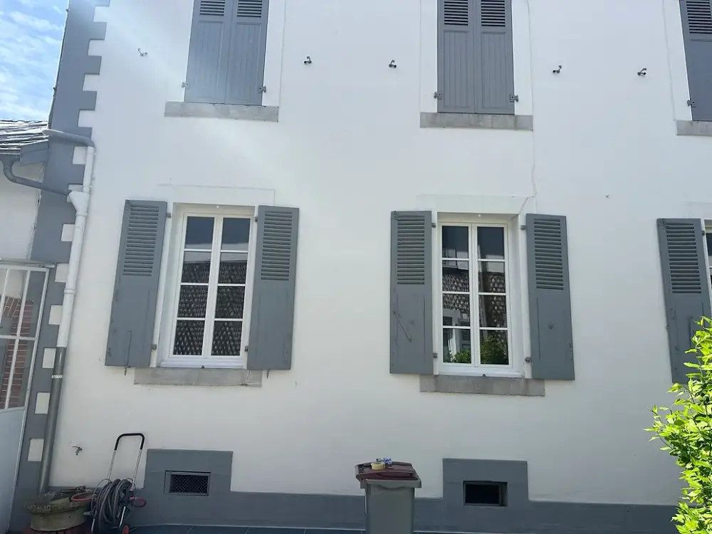 fenetre-anthracite-sur-mesure.jpg