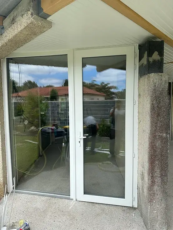 porte-entree-aluminium-blanche.jpg