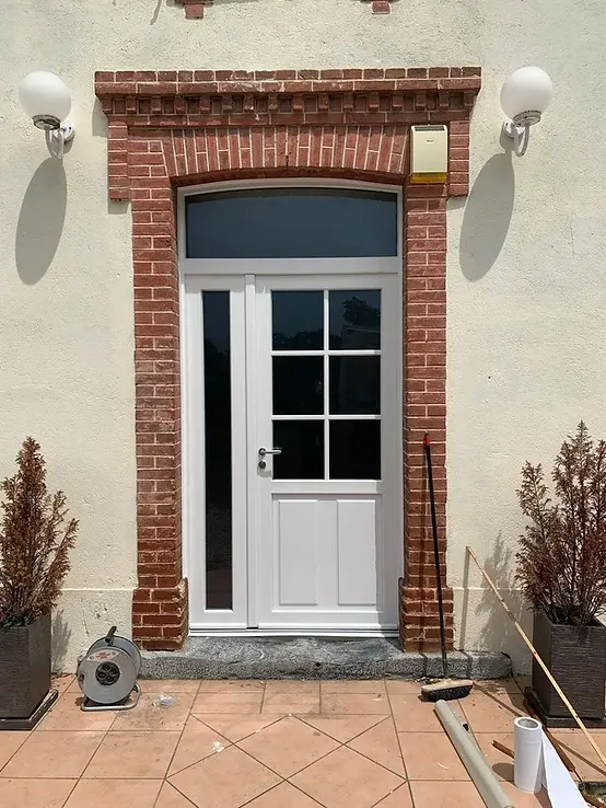 porte-entree-sur-mesure.jpg