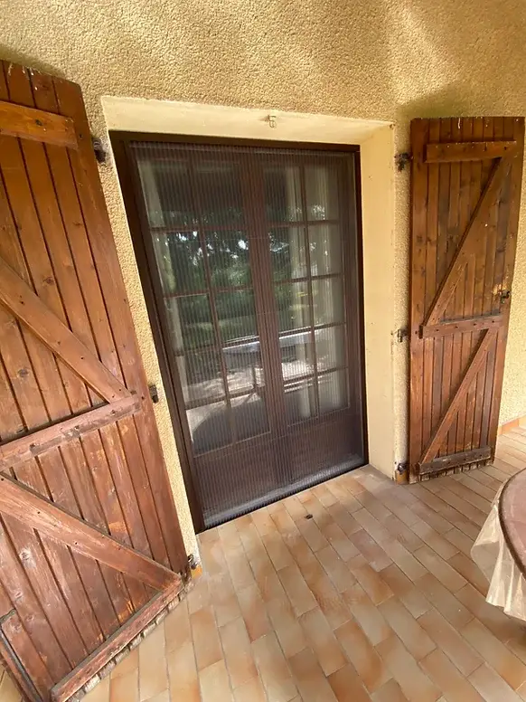moustiquaire-sur-mesure-porte.jpg
