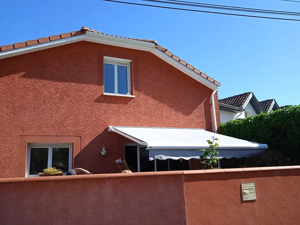 pergola-enroulable-blanche.jpg